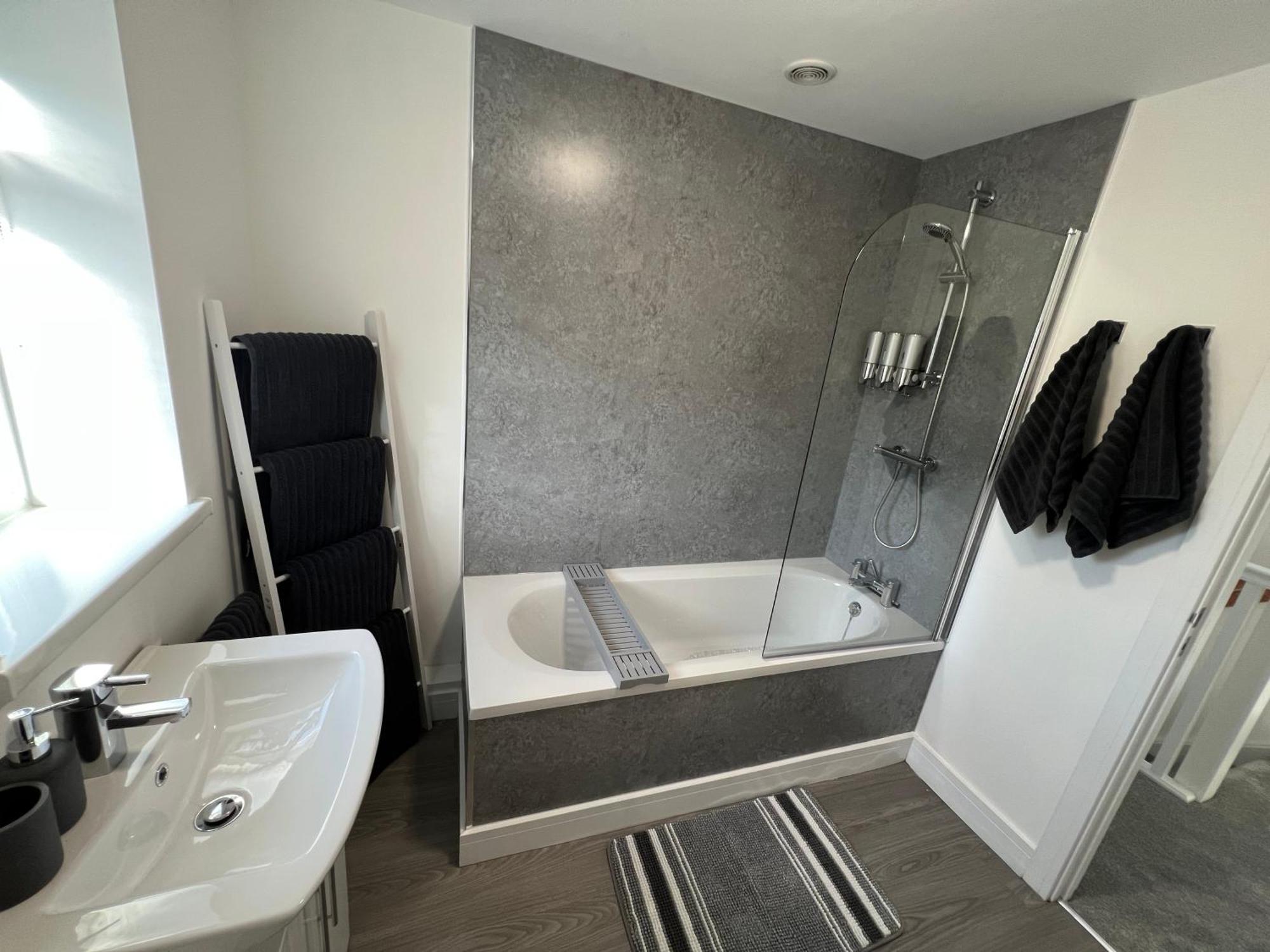 Modern, Two Double Bedroom House With Free Parking เชปสโตว์ ภายนอก รูปภาพ
